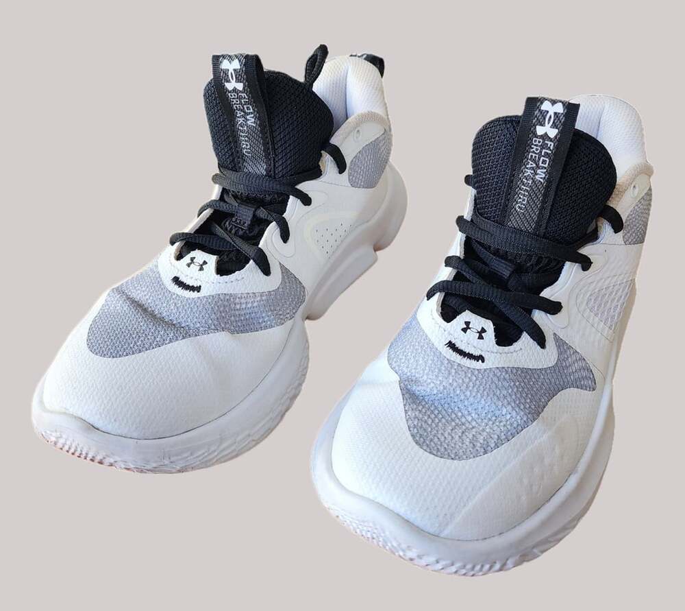 Under Armour Flow Breakthru 3 Basketball Shoes White Black